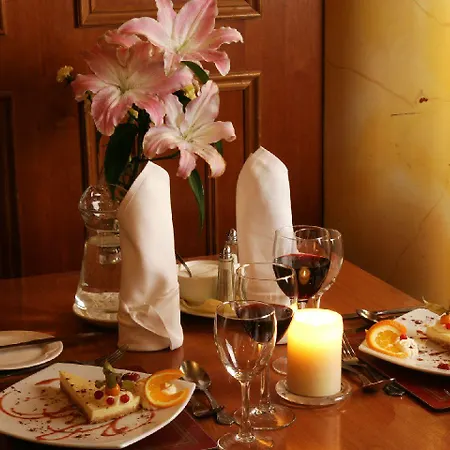 Hotel Bush 3*